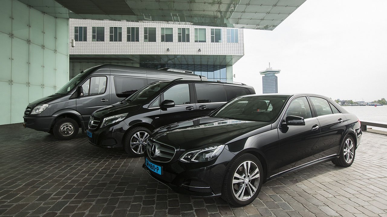 Alpine Chauffeurs: Professional Nottingham to Heathrow Taxi Transfers
